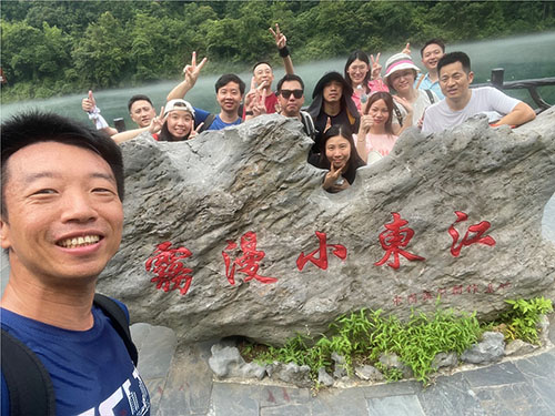 九年風雨兼程，九年砥礪前行，云科國際迎來了意義非凡的九周年。2024年6月28日組織了為期3天的“福城郴州之旅”團建活動，在美麗的自然風光中，共同感受公司的發展與壯大